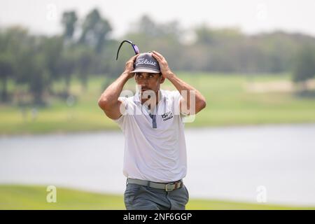 Chonburi, THAÏLANDE. 17th février 2023. Rafa Cabrera Bello, d'ESPAGNE, a puté le 9 (son 18th) au cours de la ronde de 2nd le DP World Thailand Classic au Amata Spring Country Club à Chonburi, EN THAÏLANDE. Cabrera Bello fermera avec un sept-moins de 65 pour passer dans le club principal le -13. Crédit : Jason Butler/Alay Live News. Banque D'Images