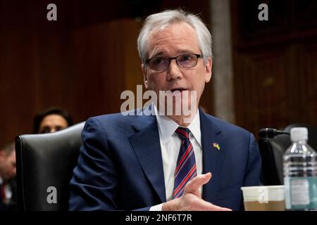 Le Dr Andrew E. Light, secrétaire adjoint du Bureau des affaires internationales du Département de l'énergie des États-Unis, comparaît devant un comité sénatorial de l'énergie et des ressources naturelles pour examiner l'impact de la guerre de la Fédération de Russie en Ukraine sur la sécurité énergétique européenne et mondiale un an après l'invasion, Dans le bureau du Sénat Dirksen à Washington, DC, Etats-Unis, jeudi, 16 février, 2023. Photo de Rod Lamkey/CNP/ABACAPRESS.COM Banque D'Images