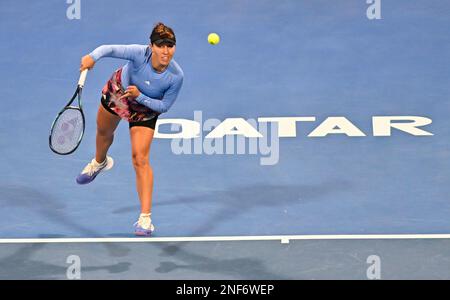 Doha, Qatar. 16th févr. 2023. Jessica Pegula, des États-Unis, sert pendant le match de quart-finale des singles contre Beatriz Haddad Maia, du Brésil, au WTA500 Qatar Open 2023 à Doha, au Qatar, le 16 février 2023. Credit: Nikku/Xinhua/Alay Live News Banque D'Images