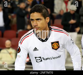 Sabadell, Barcelone, Espagne. 16th févr. 2023. Barcelone Espagne 16.02.2023 Raphael Varane (Manchester United) regarde pendant l'Europa League entre le FC Barcelone et Manchester United au Camp Nou le 16 février 2023 à Barcelone. (Credit image: © Xavi Urgeles/ZUMA Press Wire) USAGE ÉDITORIAL SEULEMENT! Non destiné À un usage commercial ! Banque D'Images