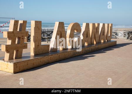 lacanau , Aquitaine France - 12 02 2023 : lacanau texte logo #lacanau numéro signe dièse ou livre texte pour surf ville française sud-ouest atlantique surf c Banque D'Images