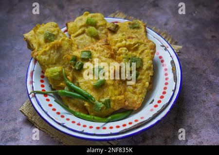 Tempeh frits : tempe Mendoan Banque D'Images