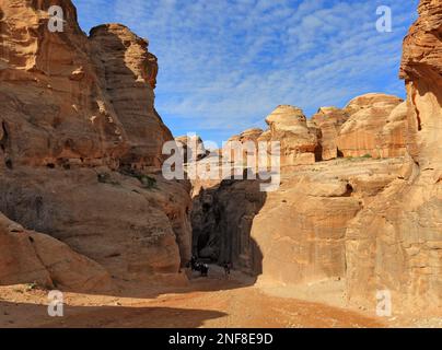 Zugang zu AS-Siq, verlassene Felsenstadt Petra, al-Batra, Hauptstadt des Reiches der Nabatäer, Jordanien, UNESCO-Weltkulturerbe / accès à AS-Siq, Banque D'Images