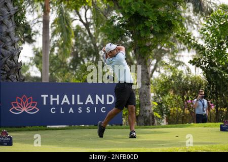 Chonburi, THAÏLANDE. 17th février 2023. Fabrizio Zanotti, du PARAGUAY, est parti au trou 11 pendant le tour de 2nd du DP World Thailand Classic au Amata Spring Country Club à Chonburi, EN THAÏLANDE. Zanotti fermera avec un cinq-moins de 67 pour se déplacer en 2nd place le pavillon plomb sur -11. Crédit : Jason Butler/Alay Live News. Banque D'Images