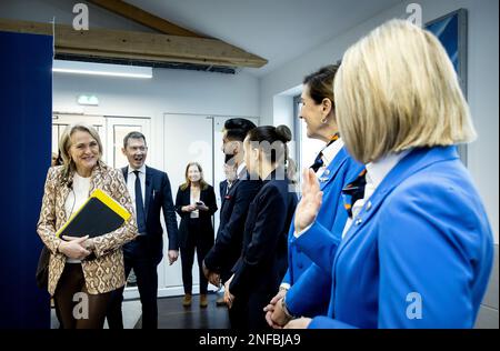 PARIS - Marjan Rintel, PDG de KLM et Benjamin Smith, PDG d'Air France-KLM lors de l'explication des chiffres annuels de la compagnie aérienne Air France-KLM. ANP KOEN VAN WEEL pays-bas hors - belgique hors Banque D'Images