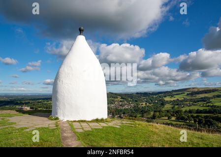 Monument blanc de Nancy sur Kerridge Hill au-dessus de Bollington, Macclesfield, Cheshire, Angleterre Banque D'Images