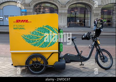 DHL livraison de vélo à Amsterdam, pays-Bas 16-1-2023 Banque D'Images