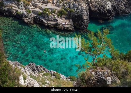 Cala dell Acquaviva crique, Castro, province de Lecce, Puglia, Italie, Europe Banque D'Images