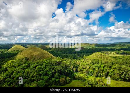 Formation géologique de Chocolate Hills à Carmen, province de Bohol, île de Bohol, Philippines Banque D'Images