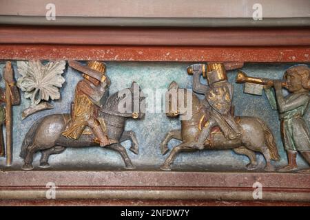 MALBORK, POLOGNE - 3 SEPTEMBRE 2010 : chevaliers médiévaux duel art de la pierre du château de Malbork en Pologne. Le château est un site classé au patrimoine mondial de l'UNESCO. Banque D'Images