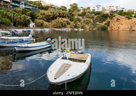 Agios Nikolaos, Crète, Grèce - 18 octobre 2020. Vue sur le lac Vouliagmeni dans la ville d'Agios Nicholas, Grèce Banque D'Images