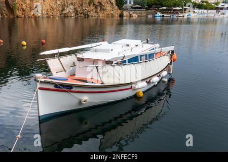 Agios Nikolaos, Crète, Grèce - 18 octobre 2020. Vue sur le lac Vouliagmeni dans la ville d'Agios Nicholas, Grèce Banque D'Images