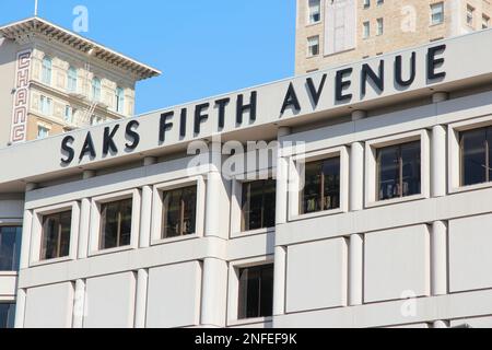 SAN FRANCISCO, Etats-Unis - 8 AVRIL 2014 : Saks Fifth Avenue, grand magasin de luxe à San Francisco, Etats-Unis. Banque D'Images