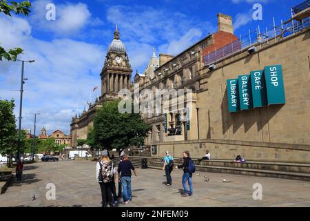 LEEDS, UK - 12 juillet 2016 : les visiteurs à l'hôtel de ville de Leeds, Royaume-Uni. Leeds région urbaine a 1,78 million d'habitants. Banque D'Images
