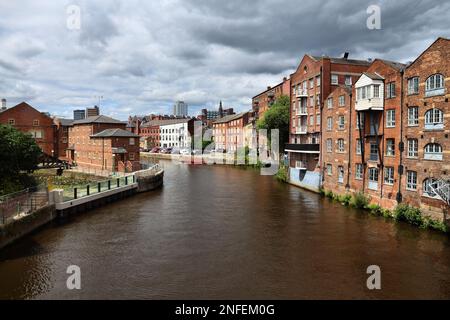 Leeds, Royaume-Uni. Les appels, ancienne zone d'entrepôt industriel sur la rivière aire. Zone de lissage actuellement redéveloppée. Banque D'Images