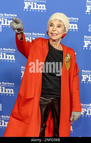 Santa Barbara, États-Unis. 16th févr. 2023. Rita Moreno arrive au festival international du film de Santa Barbara en 2023 pour rendre hommage à Colin Farrell et Brendan Gleeson avec le film Vanguard Award au Arlington Theatre on 16 février 2023 à Santa Barbara, CA. (Photo de Rod Rolle/Sipa USA) Credit: SIPA USA/Alay Live News Banque D'Images