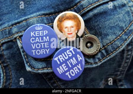 Pouvons-nous simplement garder le calme et la confiance que les conservateurs vont se régler, après avoir lamentablement fait des coupes dans l'économie britannique ? Banque D'Images