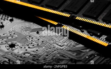 Macro gros plan de la puce RAM de l'ordinateur, emplacement de la puce mémoire à accès aléatoire pour la carte mère du PC Banque D'Images