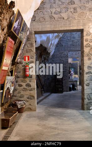 Exposition à l'intérieur du musée Guayabee, le musée archéologique présente des expositions sur l'activité humaine et volcanique à Gran Canaria Banque D'Images