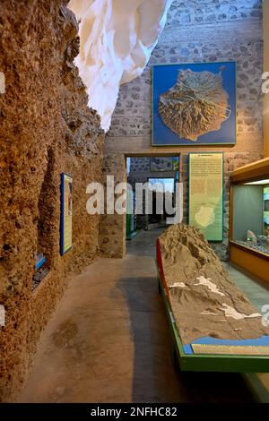 Exposition à l'intérieur du musée Guayabee, le musée archéologique présente des expositions sur l'activité humaine et volcanique à Gran Canaria Banque D'Images