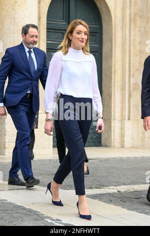 Rome, Italie, 17/02/2023, la présidente du Parlement européen, Roberta Metsola, ainsi que le président de la Chambre des députés, Lorenzo Fontana, à la fin de leur réunion à la Chambre des députés, 17 février 2023 à Rome, Italie. Banque D'Images