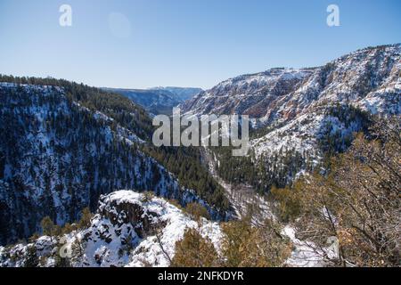 Vue sur Oak Creek Canyon Banque D'Images