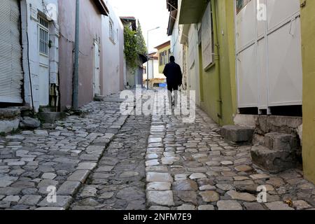 HATAY,TURQUIE-DÉCEMBRE 12:Guy non identifié marchant dans la rue étroite à Antioche antique. 12 décembre, 2016, à Hatay, Turquie Banque D'Images