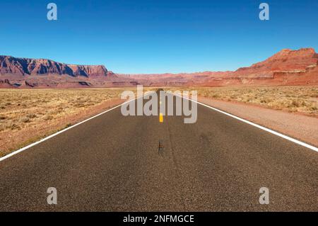 Fredonia Vermilion Cliffs Scenic Road (Interstate 89A) à Vermilion Cliffs Monument national entre l'Utah et les États d'Arizona, sud-ouest des États-Unis Banque D'Images