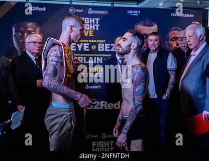LONDRES, ROYAUME-UNI. 16th févr. 2023. Pendant Adeleye vs Bezus poids officiel à l'Holiday Inn Londres, Whitechapel jeudi, 16 février 2023 à LONDRES, ANGLETERRE. Credit: Taka G Wu/Alay Live News Banque D'Images