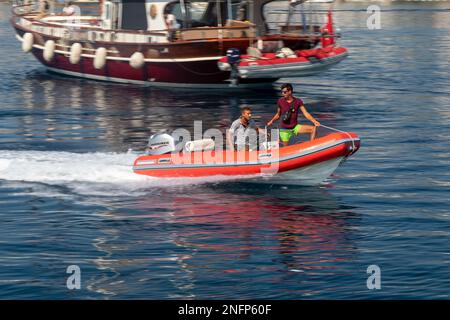 Bateau à vitesse de mer au large de la côte de Bodrum, Turquie Banque D'Images