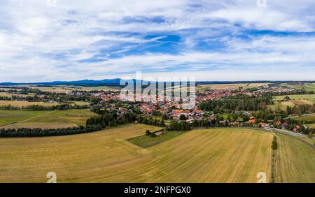 Vue aérienne ville de Hasselfelde Oberharz am Brocken dans les montagnes de Harz Banque D'Images