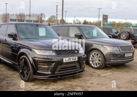 2019 (19) Noir LAND ROVER  RANGE ROVER SPORT V8 AUTOBIOGRAPHY DYNAMIC 4999 cc 8 speed automatic ; voitures neuves et d'occasion en vente sur la piste et la salle d'exposition des concessionnaires automobiles Banque D'Images