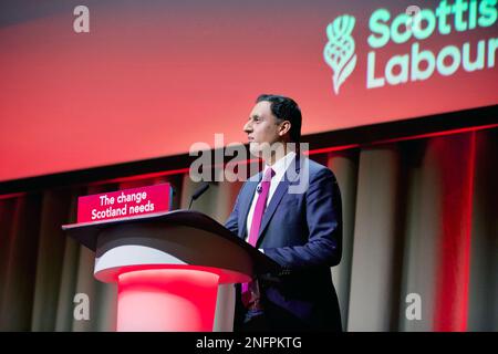 Edimbourg, UIK, 17th février 2023: Aras Sarwar s'adresse à la conférence écossaise sur le travail: Terry Murden/Alamy Banque D'Images