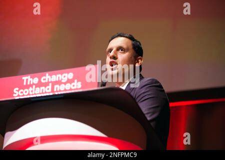 Edimbourg, UIK, 17th février 2023: Aras Sarwar s'adresse à la conférence écossaise sur le travail: Terry Murden/Alamy Banque D'Images