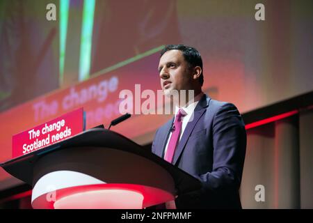 Edimbourg, UIK, 17th février 2023: Aras Sarwar s'adresse à la conférence écossaise sur le travail: Terry Murden/Alamy Banque D'Images