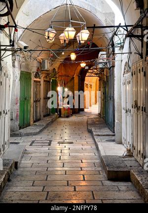 Jérusalem Israël. Une rue pavée de la vieille ville Banque D'Images