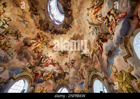 Les fresques au plafond de la Karlskirche église Saint-Charles. Vienne Autriche Banque D'Images