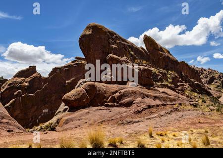 Formations rocheuses Aramu Muru dans les Andes péruviennes Banque D'Images