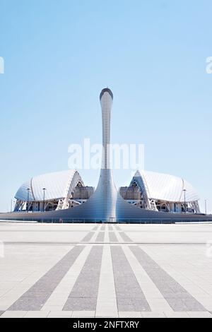 ADLER, SOTCHI, RUSSIE - 26 avril 2019 : Stade de pêche et torche au Parc olympique de Sotchi Banque D'Images
