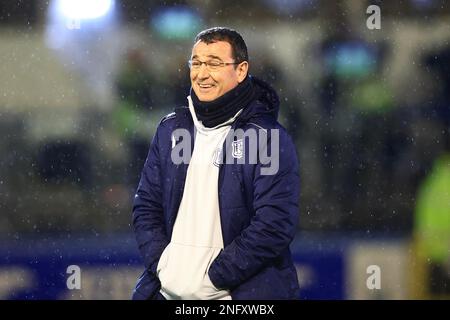 Greenock, Royaume-Uni. 17th févr. 2023. 17th février 2023 ; Cappielow Park, Greenock, Écosse : Scottish Championship football Greenock Morton versus Dundee ; le directeur de Dundee Gary Bowyer inspecte le terrain avant le match Credit: Action plus Sports Images/Alay Live News Banque D'Images