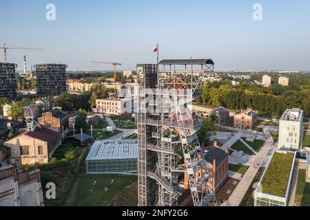 Zone du nouveau musée de Silésie avec cadre de l'ancien puits de mine de l'ancienne mine de charbon dur à Katowice, région de Silésie en Pologne Banque D'Images