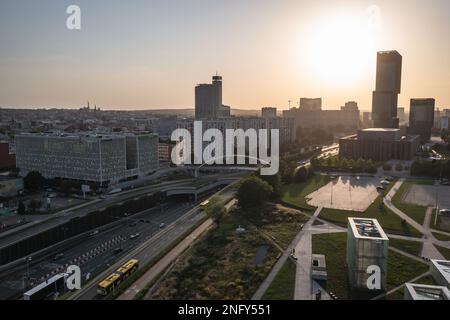 Vue aérienne par drone de la ville de Katowice en Pologne, vue avec les bâtiments Silesia Star, Altus et KTW Banque D'Images