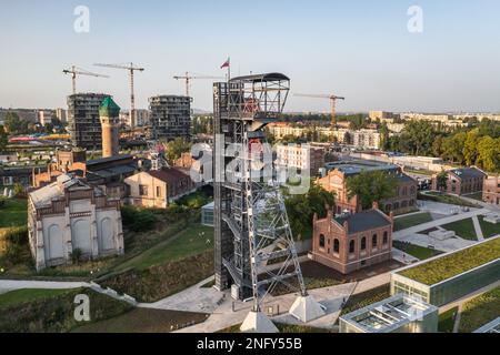 Zone du nouveau musée de Silésie avec cadre de l'ancien puits de mine de l'ancienne mine de charbon dur à Katowice, région de Silésie en Pologne Banque D'Images