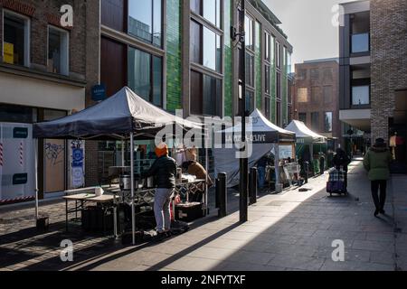Vendeurs et stands au marché de Berwick Street dans le quartier de Soho à Londres, en Angleterre Banque D'Images