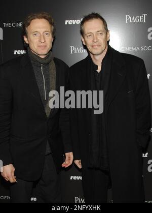 Steve Buscemi et son fr re Michael Buscemi assistent la premi re