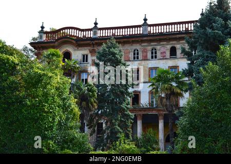 Ancien bâtiment abandonné à Bellagio, Italie Banque D'Images