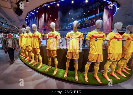 Mannequins dans le magasin officiel du FC Barcelone à l'arène Camp Nou Banque D'Images