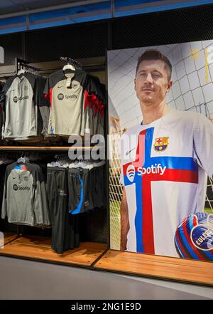 Dans le magasin officiel du FC Barcelone à l'arène Camp Nou Banque D'Images
