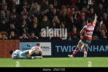 Stade Kingsholm, Gloucester, Gloucestershire, Royaume-Uni. 17th févr. 2023. Gallagher Premiership Rugby, Gloucester versus Harlequins; Lloyd Evans célèbre comme Ollie Thorley de Gloucester marque la deuxième tentative de Gloucester en 18th minutes 12-7 crédit: Action plus Sports/Alay Live News Banque D'Images