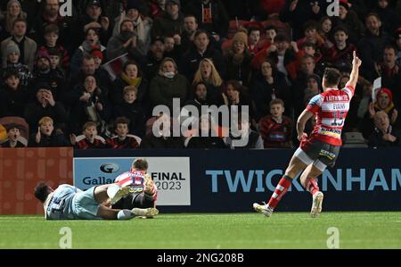 Stade Kingsholm, Gloucester, Gloucestershire, Royaume-Uni. 17th févr. 2023. Gallagher Premiership Rugby, Gloucester versus Harlequins; Lloyd Evans célèbre comme Ollie Thorley de Gloucester marque la deuxième tentative de Gloucester en 18th minutes 12-7 crédit: Action plus Sports/Alay Live News Banque D'Images